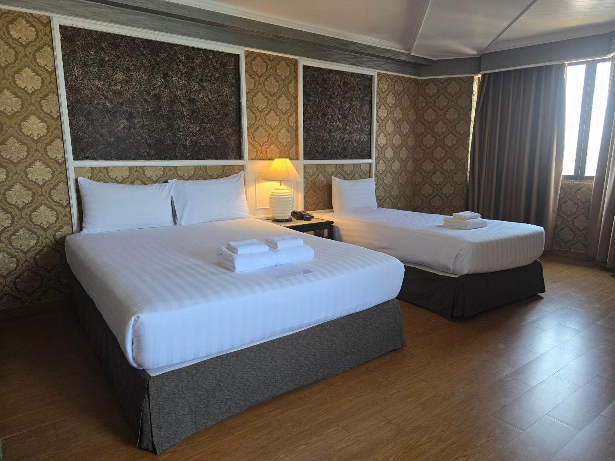 Hotel First Pacific Cirrus Pattaya Exterior foto
