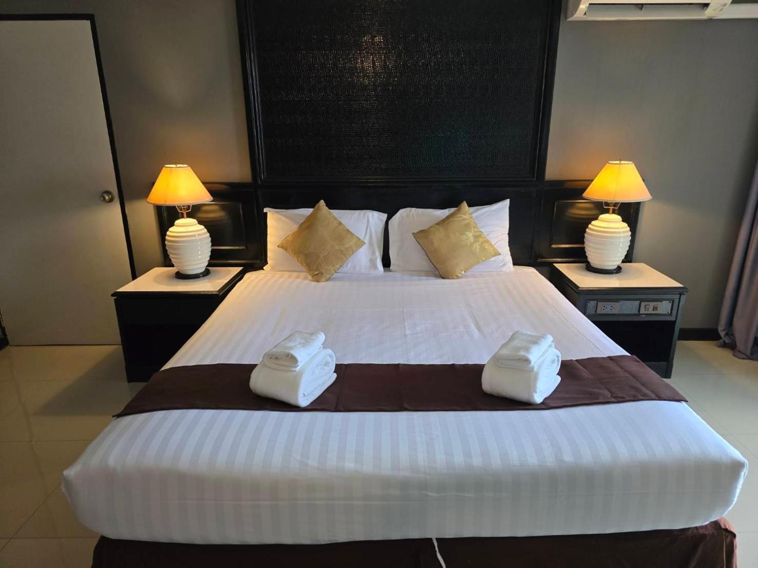 Hotel First Pacific Cirrus Pattaya Exterior foto