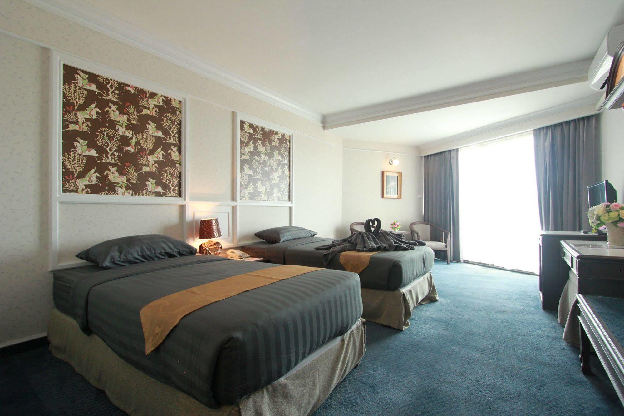 Hotel First Pacific Cirrus Pattaya Exterior foto